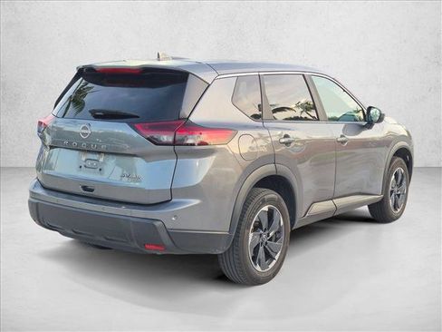 Used 2024 Nissan Rogue SV AWD/4WD image 5