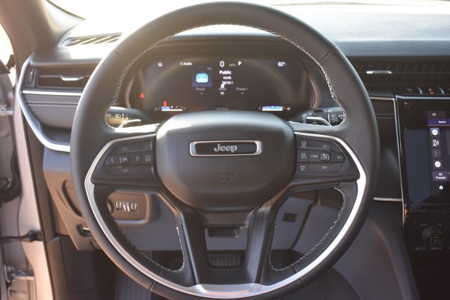 Used 2025 Jeep Grand Cherokee Laredo RWD image 21