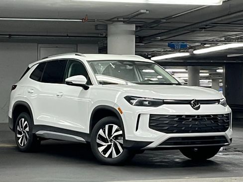 New 2025 Volkswagen Tiguan S image 2