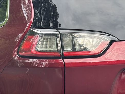 Used 2019 Jeep Cherokee Limited FWD image 25