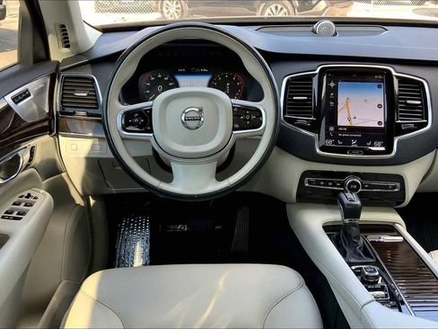 Used 2017 Volvo XC90 T6 Momentum w/ Vision Package image 5