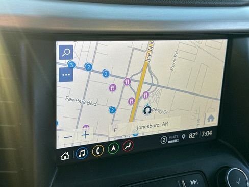 Used 2021 GMC Acadia SLT w/ Technology Package FWD image 23