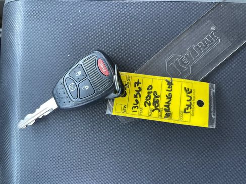 Used 2010 Jeep Wrangler Unlimited Sahara w/ Dual Top Group AWD/4WD image 23