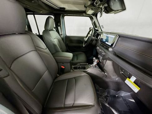 New 2025 Jeep Gladiator Sport image 26