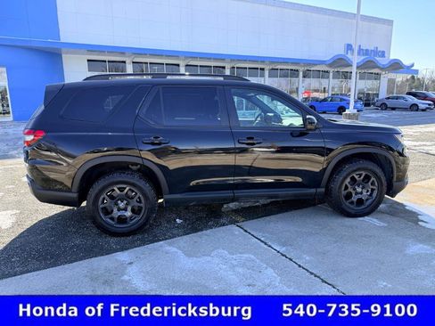 Used 2023 Honda Pilot TrailSport image 7