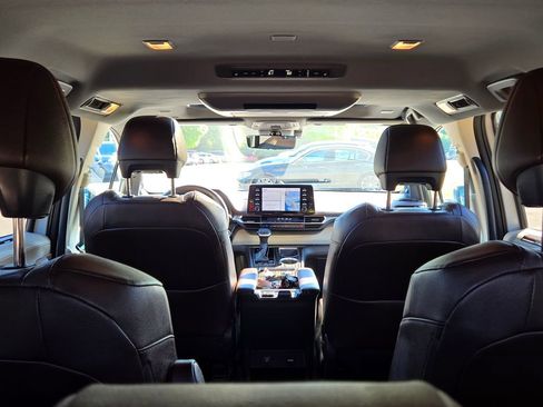 Used 2023 Toyota Sienna Platinum AWD/4WD image 13
