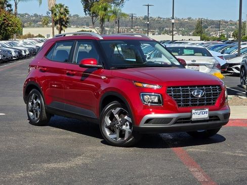 New 2025 Hyundai Venue SEL image 2