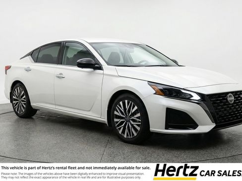 Used 2025 Nissan Altima 2.5 SV image 1