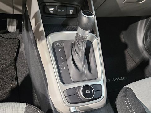 Used 2025 Hyundai Venue SEL FWD image 33