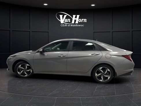 Used 2023 Hyundai Elantra Limited FWD image 4