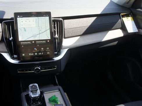 New 2026 Volvo XC90 B6 Plus w/ Protection Package Premier image 13