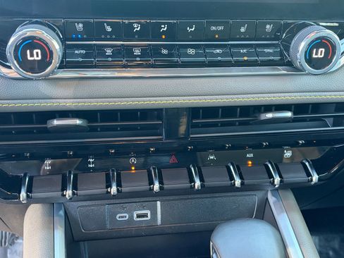 Used 2025 Chevrolet Colorado ZR2 image 26