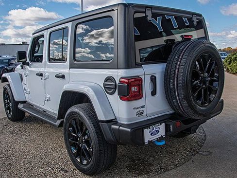 Used 2022 Jeep Wrangler Unlimited Sahara w/ Cold Weather Group image 3