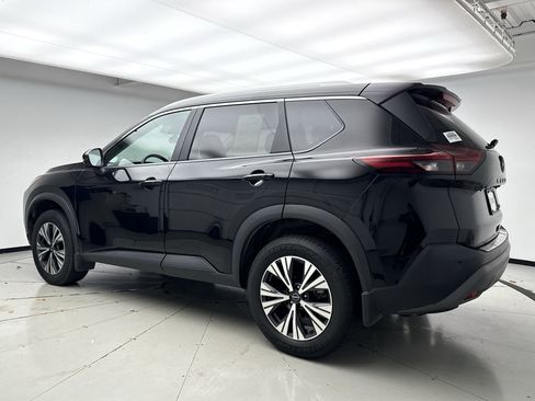 Used 2023 Nissan Rogue SV w/ SV Premium Package image 3