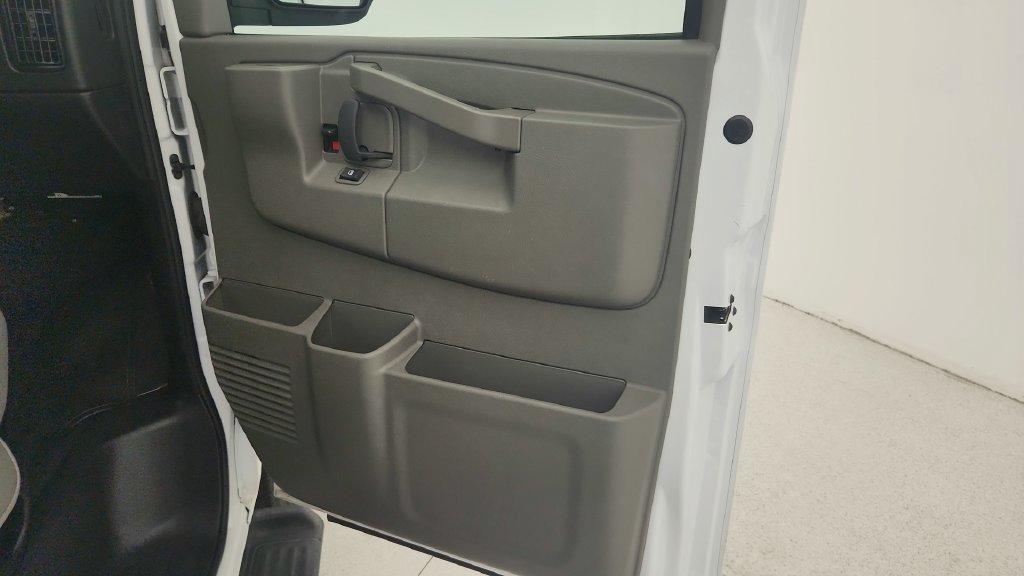Used 2025 Chevrolet Express 3500 LT w/ LT Preferred Equipment Group RWD image 26