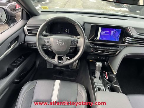 Used 2025 Toyota Camry SE image 17