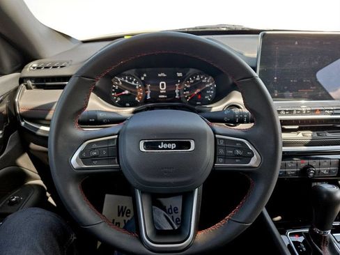 Used 2025 Jeep Compass Trailhawk AWD/4WD image 14