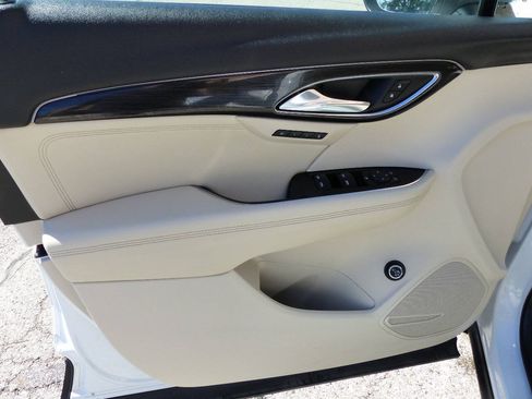 Used 2021 Buick Envision Essence FWD image 19