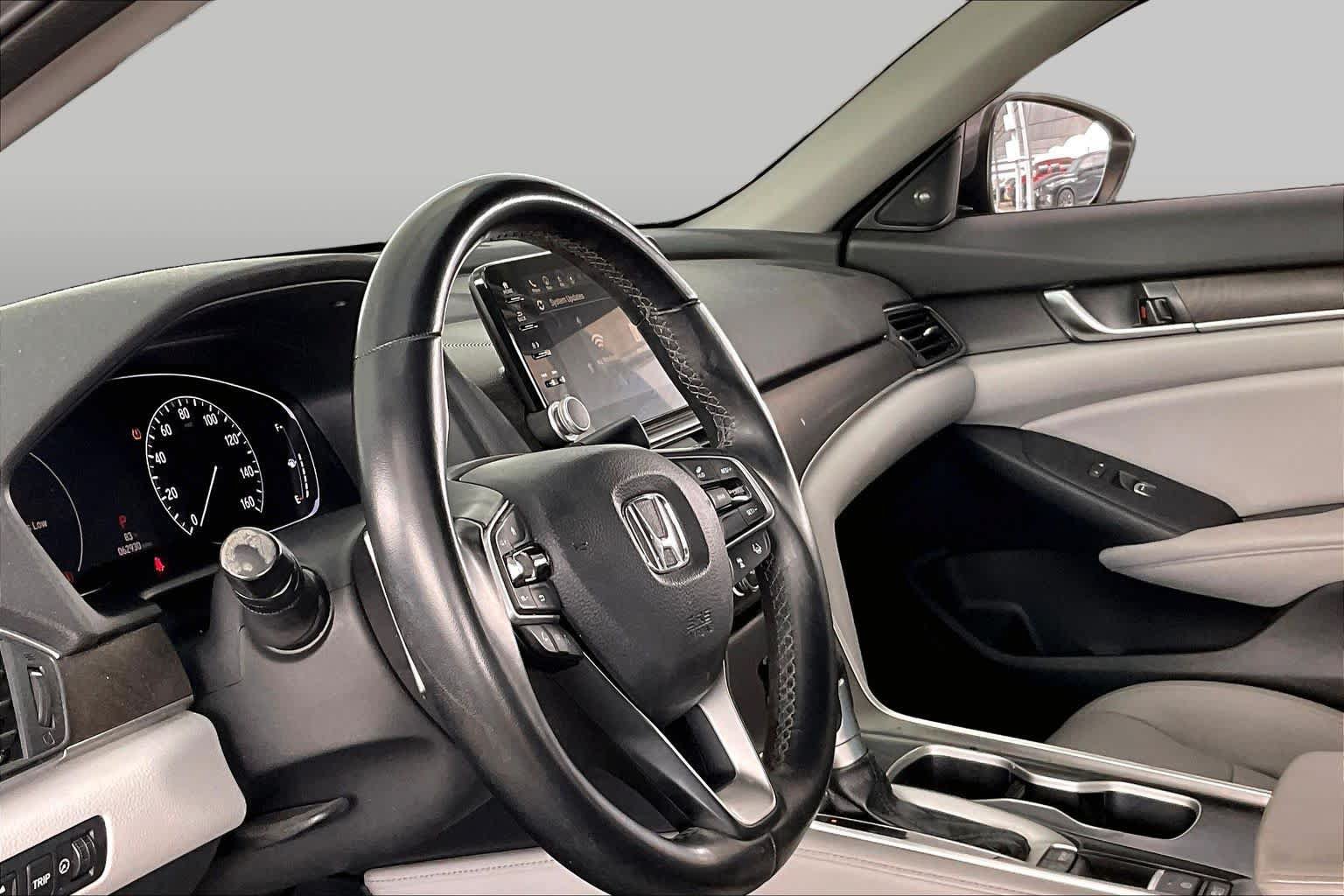 Used 2018 Honda Accord Touring image 17