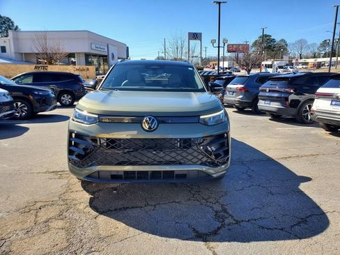 New 2026 Volkswagen Tiguan SE R-Line FWD image 2