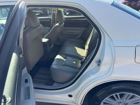 Used 2009 Chrysler 300 LX RWD image 11