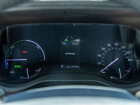 Used 2023 Toyota Sienna XLE FWD image 19
