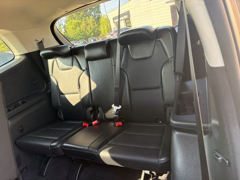 Used 2020 Kia Telluride S w/ S 8 Passenger Seating Package FWD image 16