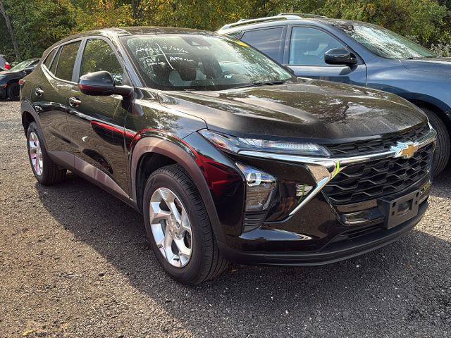 Used 2024 Chevrolet Trax LS w/ LS Convenience Package FWD image 1