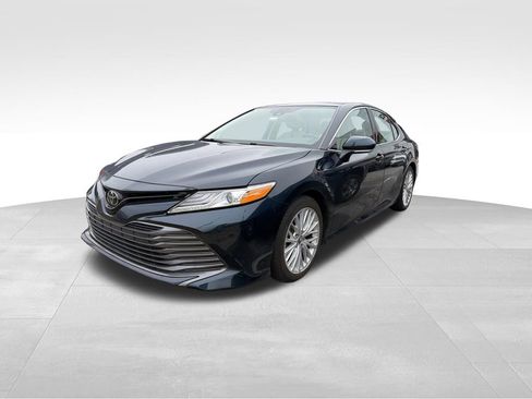 Used 2019 Toyota Camry XLE w/ Navigation Package image 4