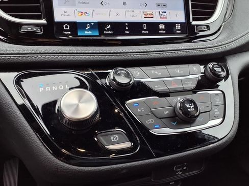 New 2026 Chrysler Pacifica Select image 7