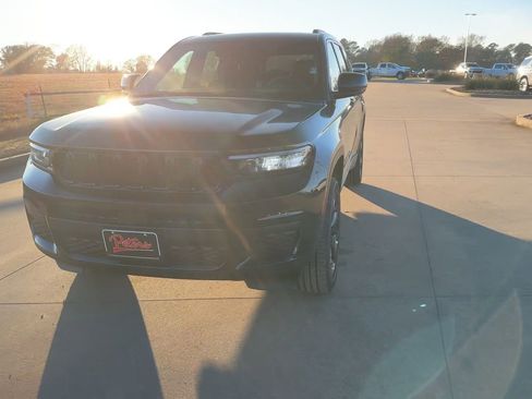 New 2025 Jeep Grand Cherokee L Altitude image 4