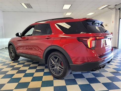 Used 2025 Ford Explorer ST image 9