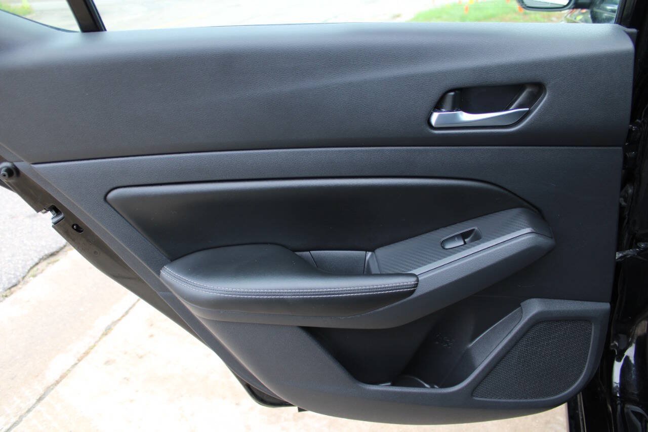 Used 2022 Nissan Altima 2.5 SV AWD/4WD image 9