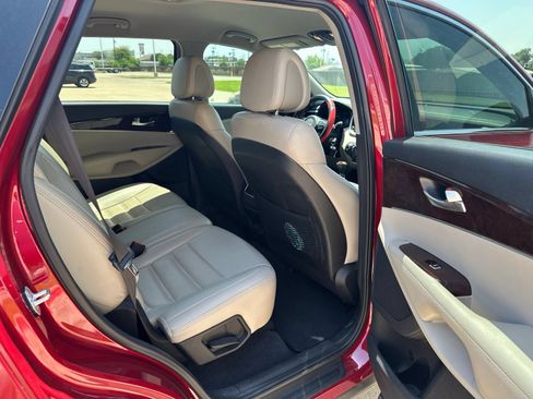 Used 2016 Kia Sorento FWD w/ LX Convenience Package image 14