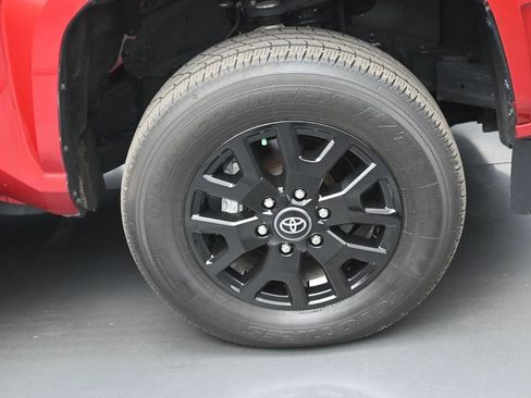 Certified 2024 Toyota Tacoma SR5 AWD/4WD image 33