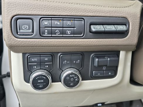 Used 2023 GMC Yukon Denali w/ Max Trailering Package AWD/4WD image 7