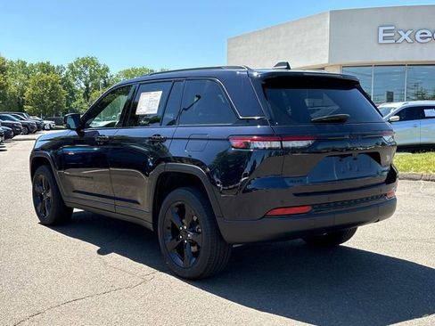 Used 2024 Jeep Grand Cherokee Limited w/ Black Appearance Package AWD/4WD image 4