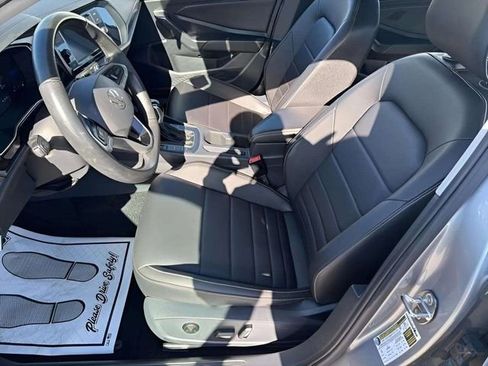 Used 2024 Volkswagen Jetta SE image 5