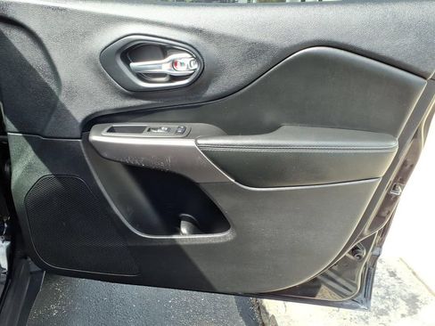 Used 2020 Jeep Cherokee Limited AWD/4WD image 11