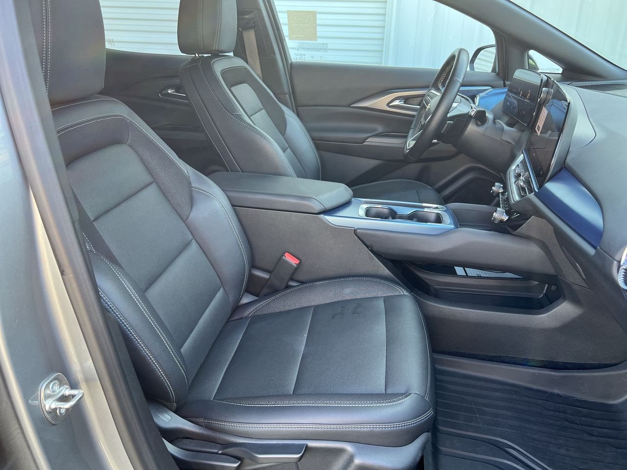 Certified 2024 Chevrolet Equinox EV LT w/ LPO, Blackout Package FWD image 30