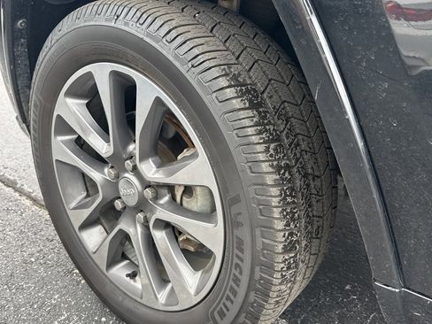 Used 2017 Jeep Grand Cherokee Overland image 5