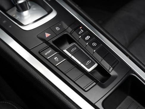 Used 2022 Porsche 718 Boxster RWD image 34