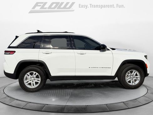 Used 2025 Jeep Grand Cherokee Laredo w/ Luxury Tech Group I image 10