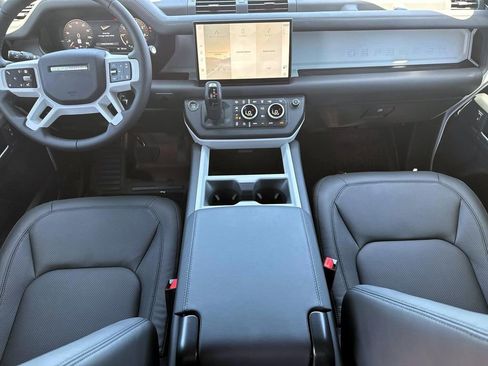 Used 2025 Land Rover Defender 130 X-Dynamic SE AWD/4WD image 14