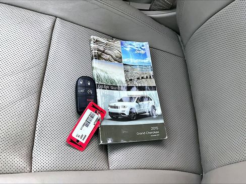 Used 2015 Jeep Grand Cherokee Limited w/ Luxury Group II image 14