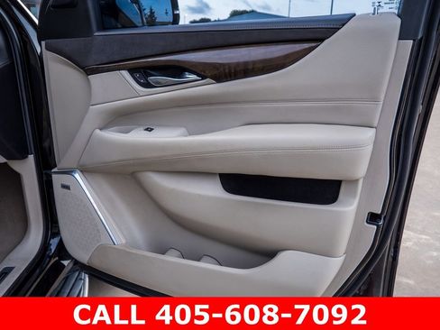 Used 2018 Cadillac Escalade Luxury RWD image 19