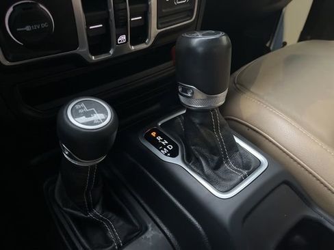 Used 2018 Jeep Wrangler Unlimited Sahara image 26