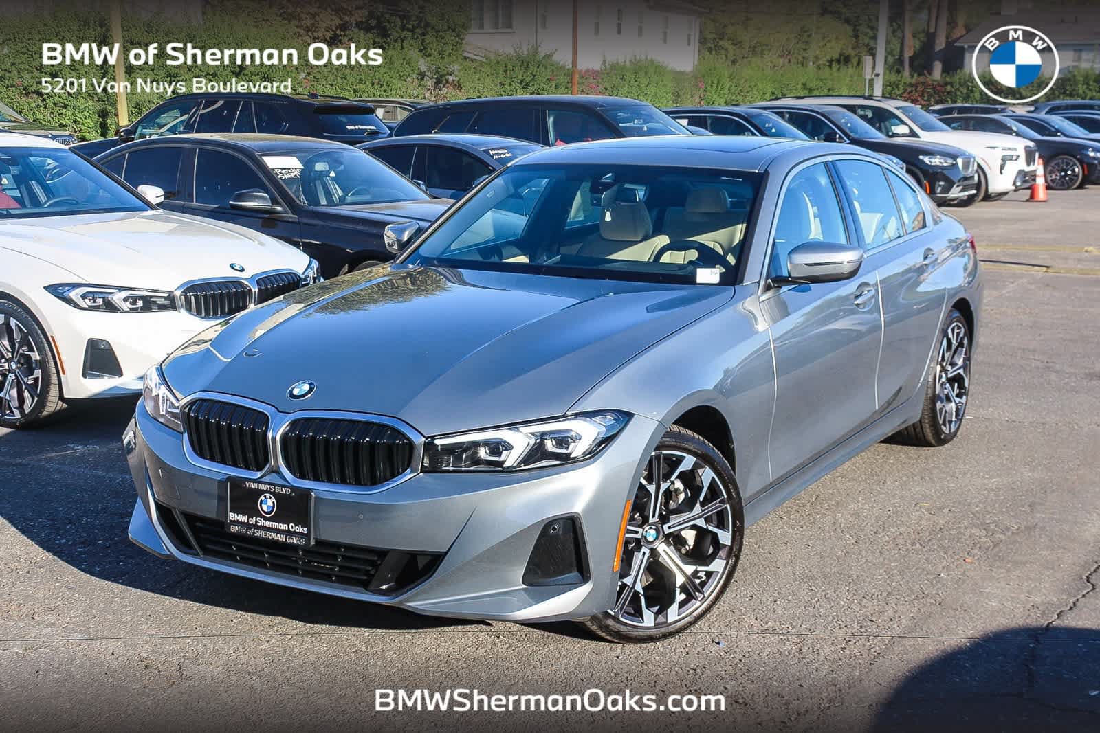 Used 2026 BMW 330i Sedan w/ Premium Package RWD image 2