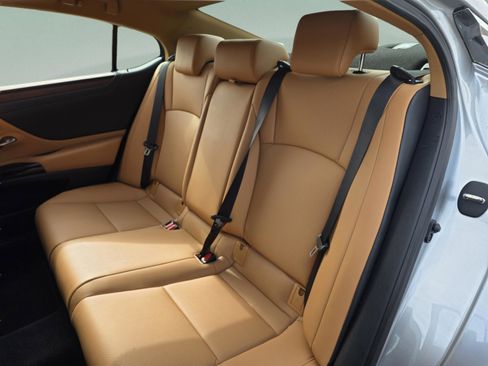 Used 2024 Lexus ES 350 w/ Premium Package image 19