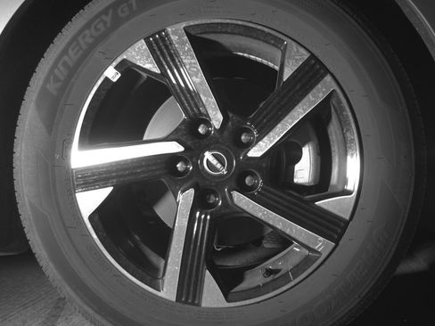 Used 2025 Nissan Sentra SV image 13